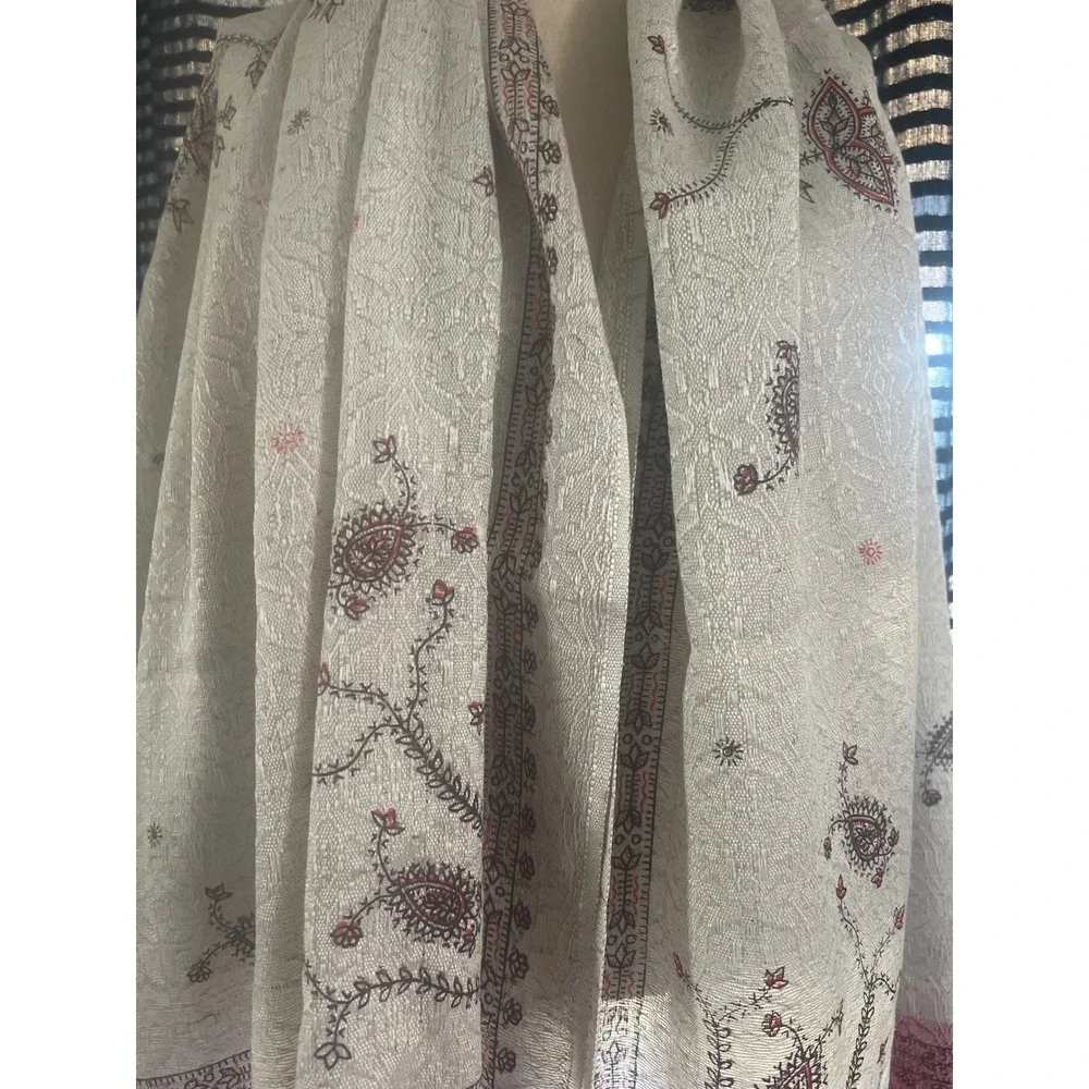 Oswal Shawl Cream Pink Floral Embroidered Fringe Made in India‎